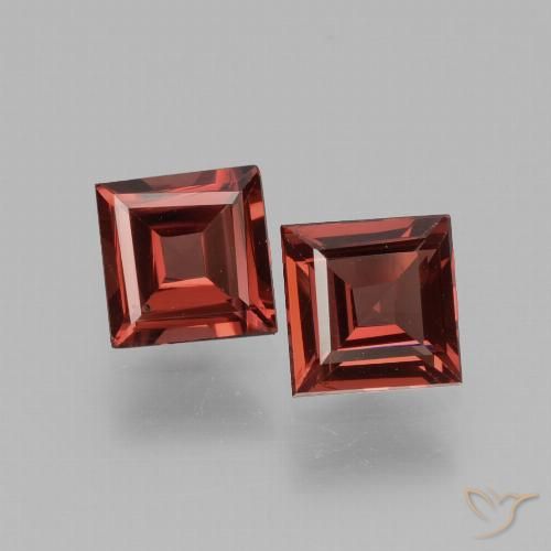 Shop natural 1.45ct ダークレッド ロードライトガーネット gems, 四角形, from モザンビーグ at GemSelect. In stock, global shipping!