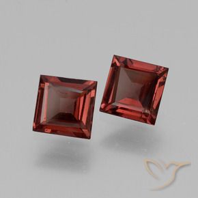 Shop natural 1.31ct ダークレッド ロードライトガーネット gems, 四角形, from モザンビーグ at GemSelect. In stock, global shipping!