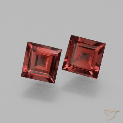 Shop natural 1.37ct ダークレッド ロードライトガーネット gems, 四角形, from モザンビーグ at GemSelect. In stock, global shipping!