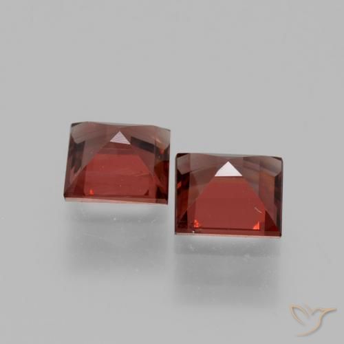 Shop natural 1.37ct ダークレッド ロードライトガーネット gems, 四角形, from モザンビーグ at GemSelect. In stock, global shipping!