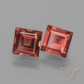 Shop natural 1.54ct ダークレッド ロードライトガーネット gems, 四角形, from モザンビーグ at GemSelect. In stock, global shipping!