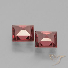 Shop natural 1.31ct ディープレッド ロードライトガーネット gems, 四角形, from モザンビーグ at GemSelect. In stock, global shipping!