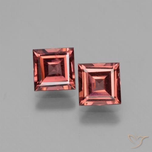 Shop natural 1.39ct 薄いレッド ロードライトガーネット gems, 四角形, from モザンビーグ at GemSelect. In stock, global shipping!
