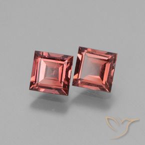 Shop natural 1.39ct 薄いレッド ロードライトガーネット gems, 四角形, from モザンビーグ at GemSelect. In stock, global shipping!