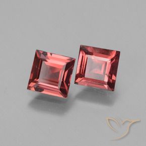 Shop natural 1.44ct スカーレットレッド ロードライトガーネット gems, 四角形, from モザンビーグ at GemSelect. In stock, global shipping!