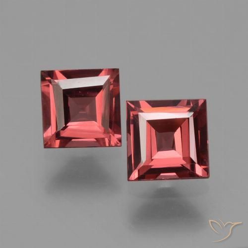 Shop natural 1.57ct クリムゾンレッド ロードライトガーネット gems, 四角形, from モザンビーグ at GemSelect. In stock, global shipping!