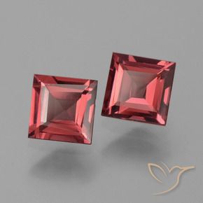 Shop natural 1.57ct クリムゾンレッド ロードライトガーネット gems, 四角形, from モザンビーグ at GemSelect. In stock, global shipping!