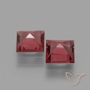 Shop natural 1.57ct クリムゾンレッド ロードライトガーネット gems, 四角形, from モザンビーグ at GemSelect. In stock, global shipping!