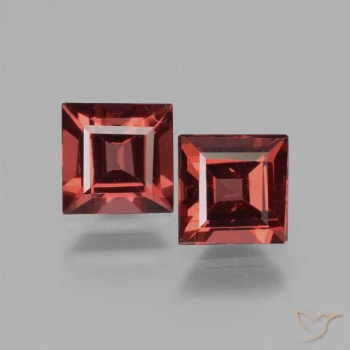 Shop natural 1.55ct ディープレッド ロードライトガーネット gems, 四角形, from モザンビーグ at GemSelect. In stock, global shipping!