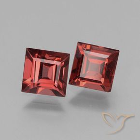 Shop natural 1.55ct ディープレッド ロードライトガーネット gems, 四角形, from モザンビーグ at GemSelect. In stock, global shipping!