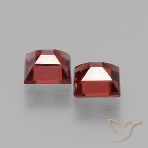 Shop natural 1.55ct ディープレッド ロードライトガーネット gems, 四角形, from モザンビーグ at GemSelect. In stock, global shipping!