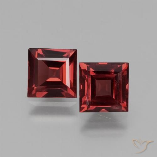 Shop natural 1.49ct 濃いブラッドレッド ロードライトガーネット gems, 四角形, from モザンビーグ at GemSelect. In stock, global shipping!