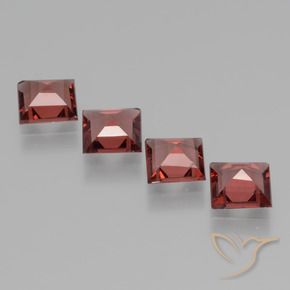 Shop natural 2.43ct スカーレットレッド ロードライトガーネット gems, 四角形, from モザンビーグ at GemSelect. In stock, global shipping!