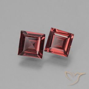 Shop natural 1.33ct ダークレッド ロードライトガーネット gems, 四角形, from モザンビーグ at GemSelect. In stock, global shipping!
