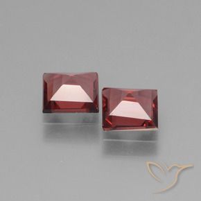 Shop natural 1.33ct ダークレッド ロードライトガーネット gems, 四角形, from モザンビーグ at GemSelect. In stock, global shipping!
