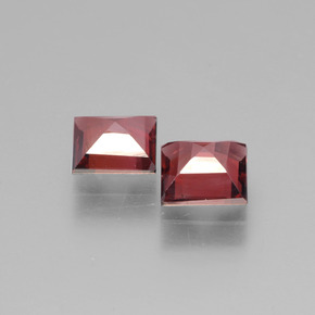 カラットの天然ピンクがかったローズロードライトガーネット（4.8×4.8 mm・四角）