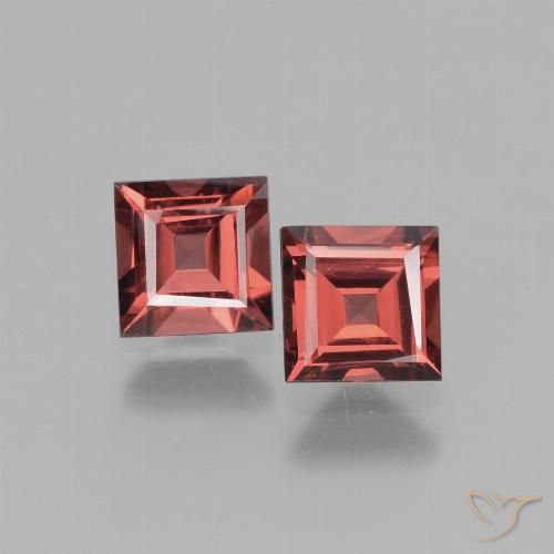 Shop natural 1.55ct ディープレッド ロードライトガーネット gems, 四角形, from モザンビーグ at GemSelect. In stock, global shipping!