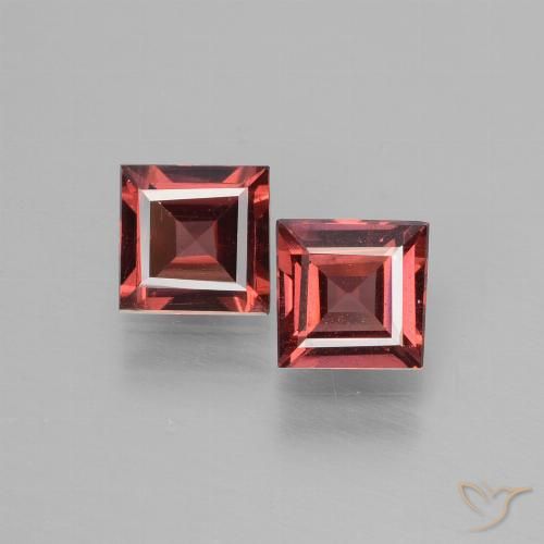Shop natural 1.38ct ディープレッド ロードライトガーネット gems, 四角形, from モザンビーグ at GemSelect. In stock, global shipping!