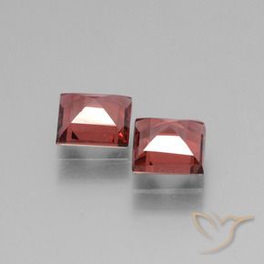 Shop natural 1.38ct ディープレッド ロードライトガーネット gems, 四角形, from モザンビーグ at GemSelect. In stock, global shipping!