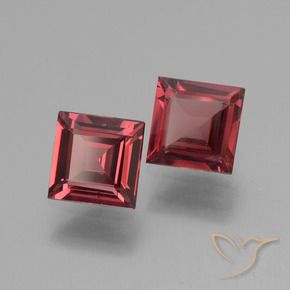 Shop natural 1.32ct スカーレットレッド ロードライトガーネット gems, 四角形, from モザンビーグ at GemSelect. In stock, global shipping!