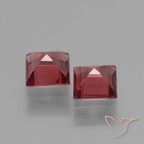 Shop natural 1.48ct スカーレットレッド ロードライトガーネット gems, 四角形, from モザンビーグ at GemSelect. In stock, global shipping!