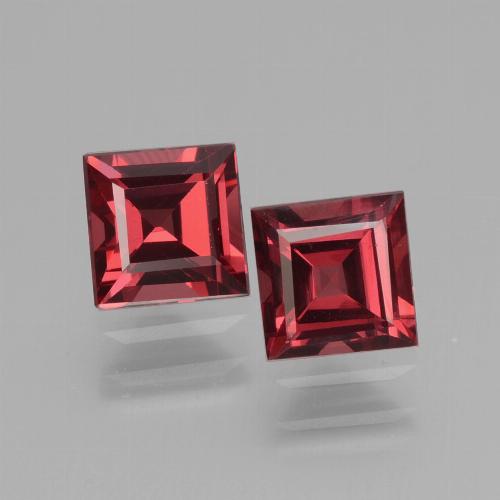 1.57カラットの天然ダークレッドロードライトガーネット（5×5 mm・四角）