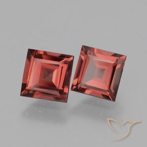 Shop natural 1.53ct ディープレッド ロードライトガーネット gems, 四角形, from モザンビーグ at GemSelect. In stock, global shipping!