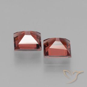 Shop natural 1.53ct ディープレッド ロードライトガーネット gems, 四角形, from モザンビーグ at GemSelect. In stock, global shipping!