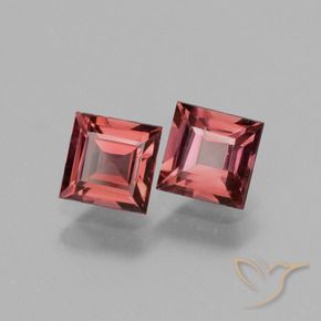 Shop natural 1.63ct ミディアムダークレッド ロードライトガーネット gems, 四角形, from モザンビーグ at GemSelect. In stock, global shipping!