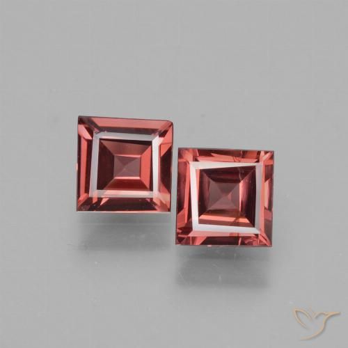 Shop natural 1.34ct 濃いベリーレッド ロードライトガーネット gems, 四角形, from モザンビーグ at GemSelect. In stock, global shipping!