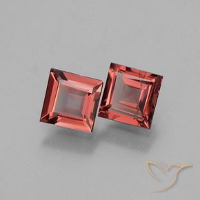 Shop natural 1.34ct 濃いベリーレッド ロードライトガーネット gems, 四角形, from モザンビーグ at GemSelect. In stock, global shipping!