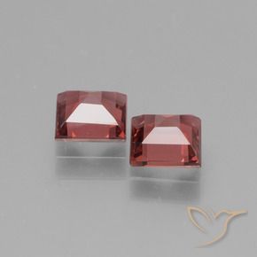 Shop natural 1.38ct 薄いスカーレットレッド ロードライトガーネット gems, 四角形, from モザンビーグ at GemSelect. In stock, global shipping!