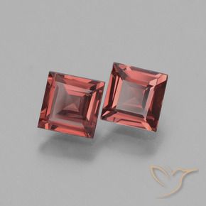 Shop natural 1.58ct 薄いレッド ロードライトガーネット gems, 四角形, from モザンビーグ at GemSelect. In stock, global shipping!