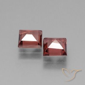 Shop natural 1.58ct 薄いレッド ロードライトガーネット gems, 四角形, from モザンビーグ at GemSelect. In stock, global shipping!