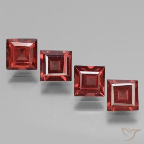 Shop natural 2.93ct ディープレッド ロードライトガーネット gems, 四角形, from モザンビーグ at GemSelect. In stock, global shipping!