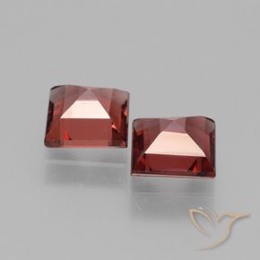 Shop natural 1.47ct ディープレッド ロードライトガーネット gems, 四角形, from モザンビーグ at GemSelect. In stock, global shipping!