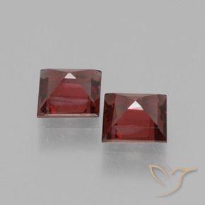 Shop natural 1.48ct ダークレッド ロードライトガーネット gems, 四角形, from モザンビーグ at GemSelect. In stock, global shipping!