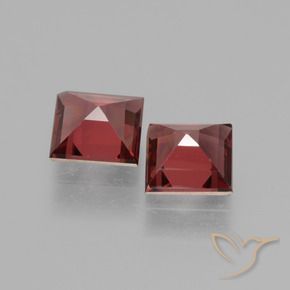 Shop natural 1.45ct ディープレッド ロードライトガーネット gems, 四角形, from モザンビーグ at GemSelect. In stock, global shipping!