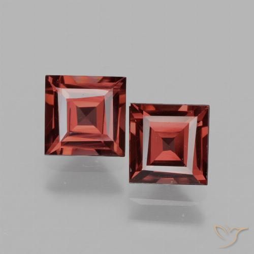 Shop natural 1.62ct ディープレッド ロードライトガーネット gems, 四角形, from モザンビーグ at GemSelect. In stock, global shipping!