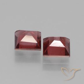 Shop natural 1.53ct ディープレッド ロードライトガーネット gems, 四角形, from モザンビーグ at GemSelect. In stock, global shipping!
