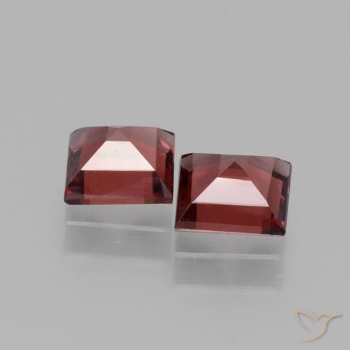 Shop natural 1.38ct ダークレッド ロードライトガーネット gems, 四角形, from モザンビーグ at GemSelect. In stock, global shipping!