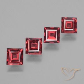 Shop natural 2.57ct ディープレッド ロードライトガーネット gems, 四角形, from モザンビーグ at GemSelect. In stock, global shipping!