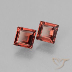 Shop natural 1.49ct スカーレットレッド ロードライトガーネット gems, 四角形, from モザンビーグ at GemSelect. In stock, global shipping!