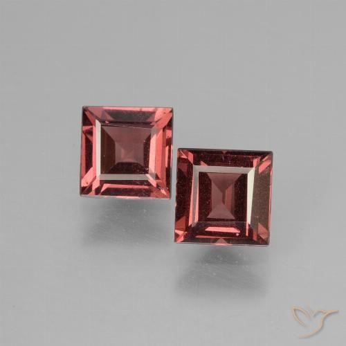 Shop natural 1.49ct スカーレットレッドトーン ロードライトガーネット gems, 四角形, from モザンビーグ at GemSelect. In stock, global shipping!