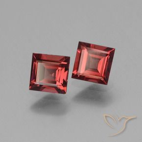 Shop natural 1.41ct 濃いレッドワイン ロードライトガーネット gems, 四角形, from モザンビーグ at GemSelect. In stock, global shipping!