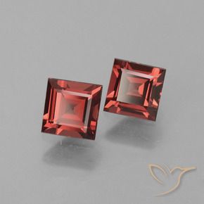 Shop natural 1.49ct ディープレッド ロードライトガーネット gems, 四角形, from モザンビーグ at GemSelect. In stock, global shipping!