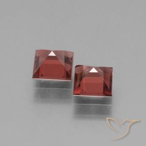Shop natural 1.49ct ディープレッド ロードライトガーネット gems, 四角形, from モザンビーグ at GemSelect. In stock, global shipping!