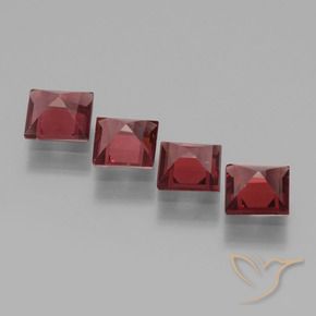 Shop natural 2.30ct ディープレッド ロードライトガーネット gems, 四角形, from モザンビーグ at GemSelect. In stock, global shipping!