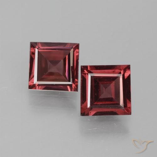 Shop natural 1.39ct 濃いレッドワイン ロードライトガーネット gems, 四角形, from モザンビーグ at GemSelect. In stock, global shipping!
