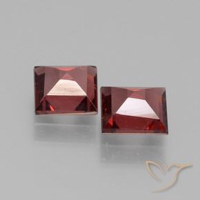 Shop natural 1.39ct 濃いレッドワイン ロードライトガーネット gems, 四角形, from モザンビーグ at GemSelect. In stock, global shipping!